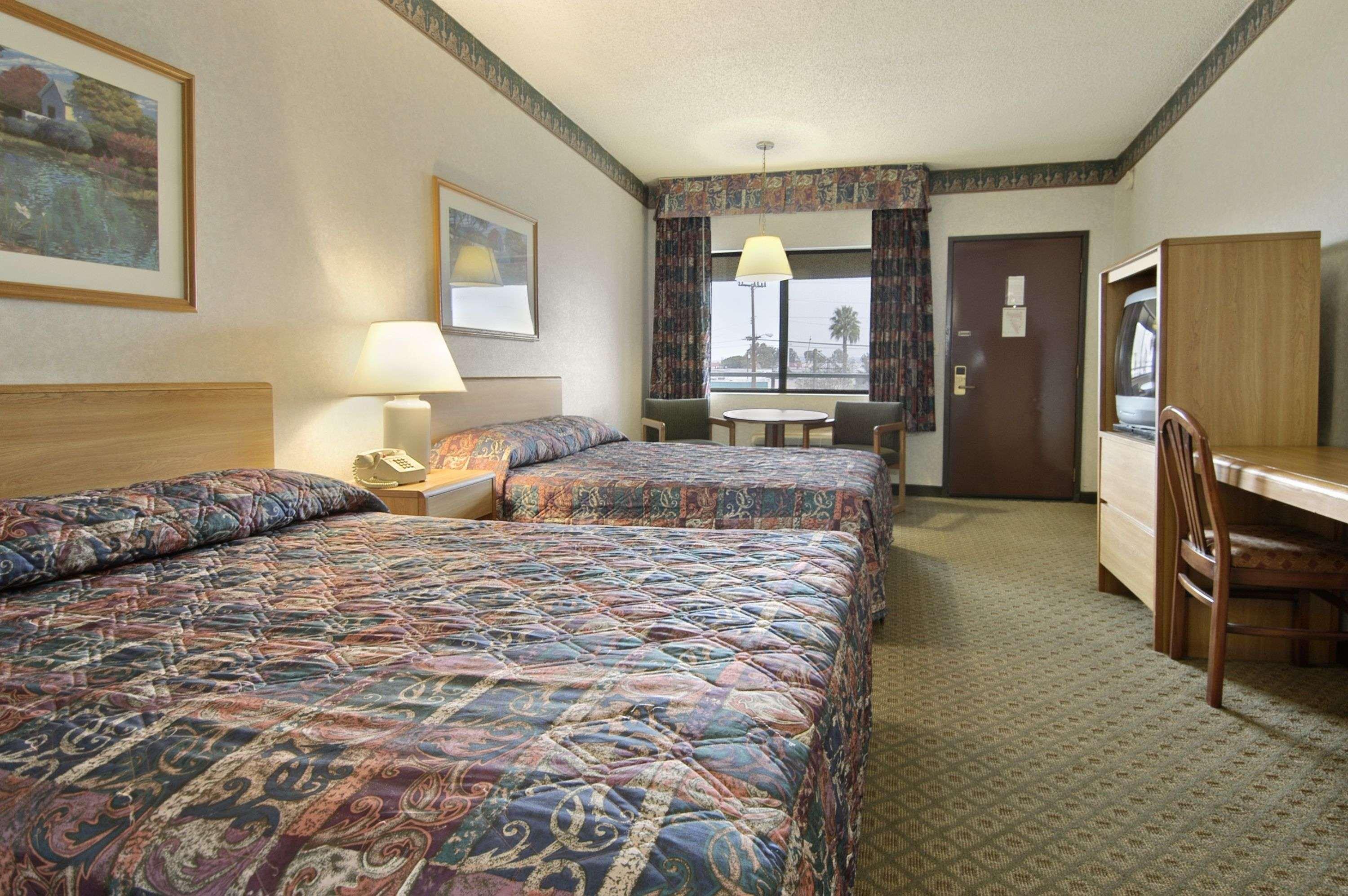 ทราเวลลอดจ์ บาย วินด์แฮม คอมเมิร์ซ ลอสแองเจลิส แอเรีย Hotel ห้อง รูปภาพ