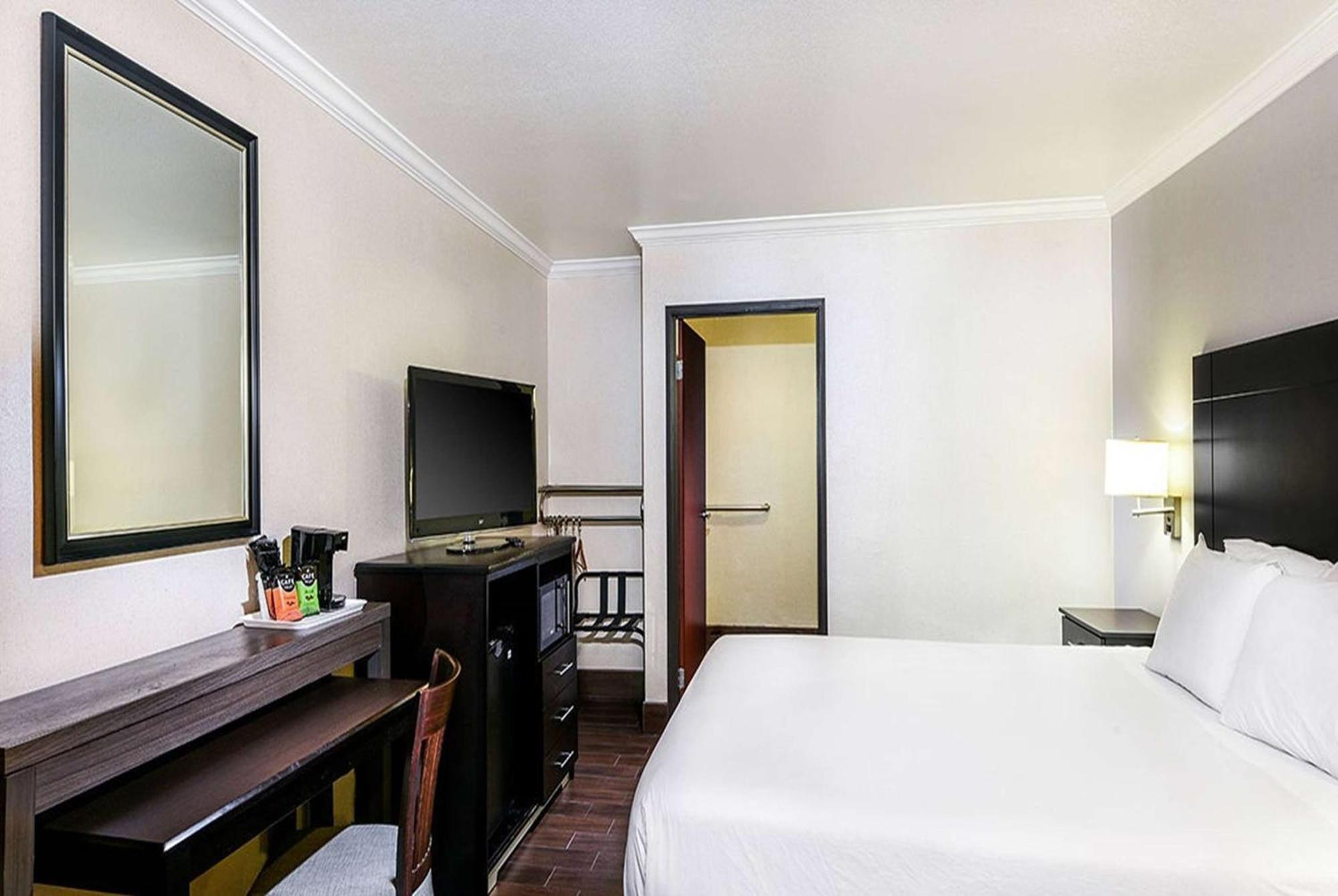 ทราเวลลอดจ์ บาย วินด์แฮม คอมเมิร์ซ ลอสแองเจลิส แอเรีย Hotel ภายนอก รูปภาพ